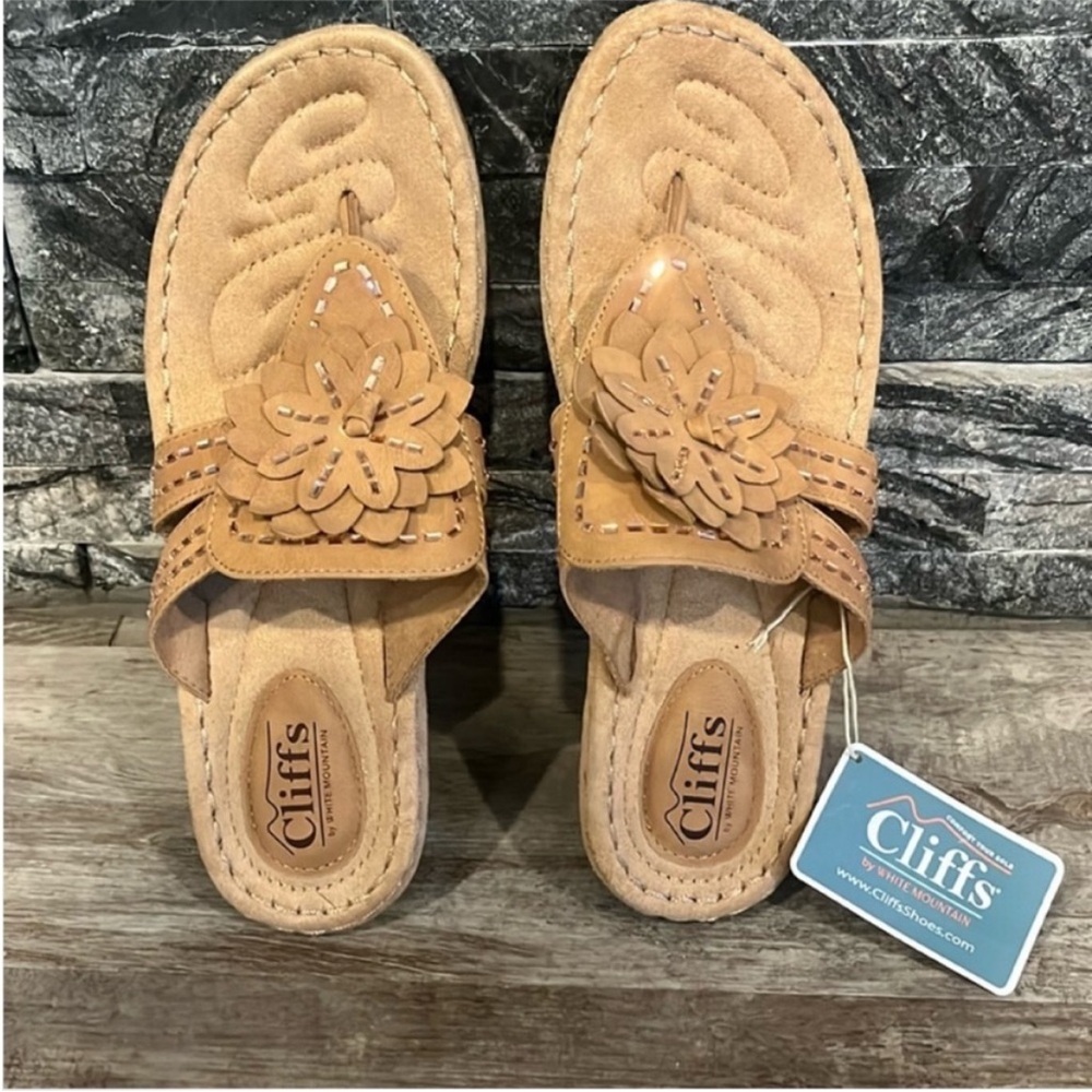NWT‎ Cliffs by White Mountain Tan Floral Suede Slide Sandals Size 10